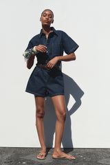 Kurzer Denim-Playsuit von Talaine als sommerlicher Einteiler