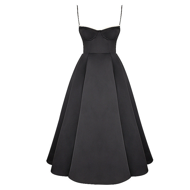 Elara Maxi Kleid schwarz mit schwingendem Rock
