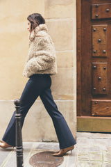 Elavine Teddyjacke | Beige Faux Fur Winterjacke mit Schnallen & Kuschel-Effekt