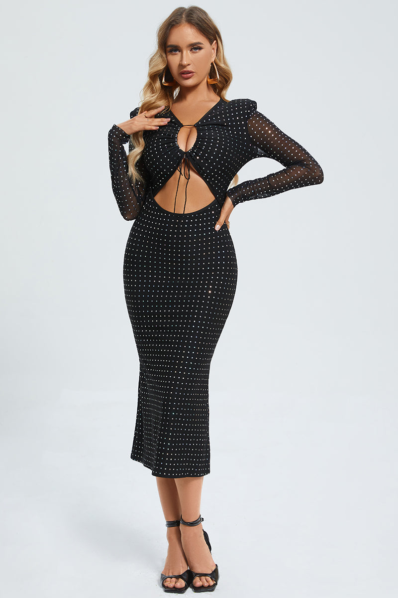 Stellar Night Maxi Dress – seitliche Pose, Strass-Details sichtbar