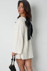 Livia Glitzer Mini Kleid in Weiß mit Satinschleife hinten