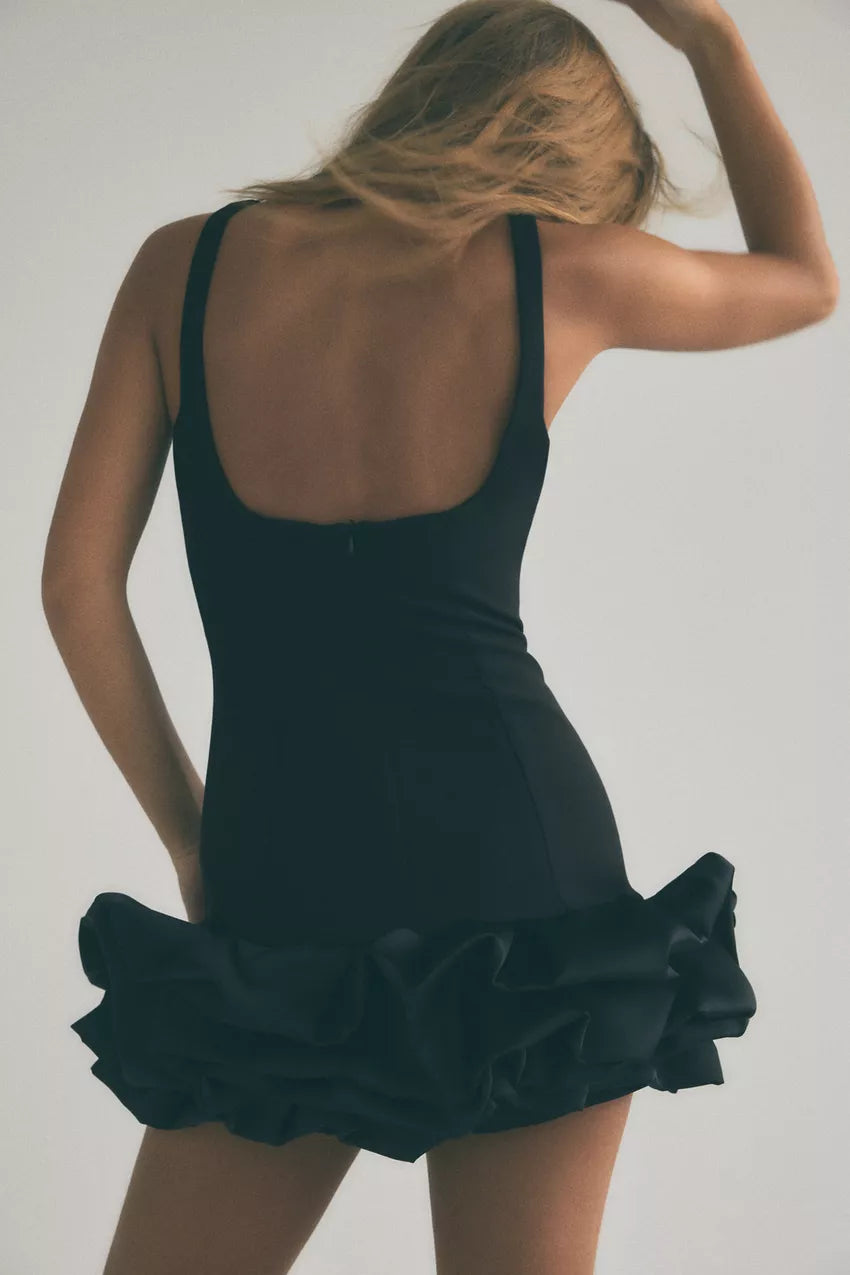 Schwarzes Flair Ruffle Mini Kleid – elegantes Partykleid für Winterevents
