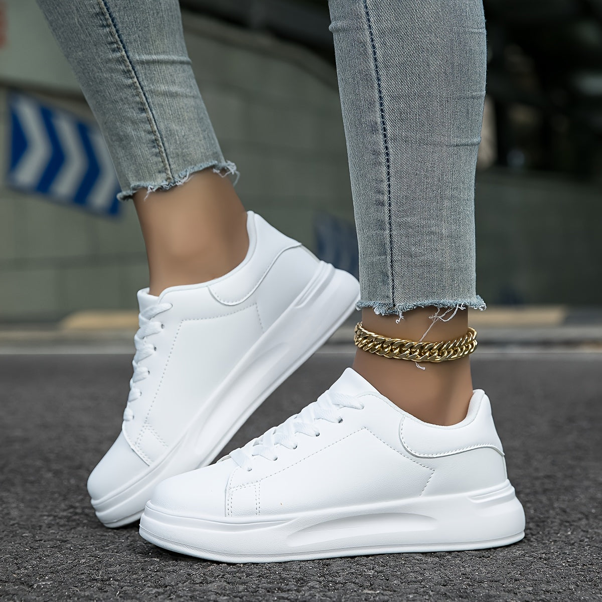 Lunaira Damen Sneaker – Streetstyle Outfit mit Jeans