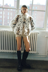 Damenjacke Kunstfell Leopardenmuster von vorne