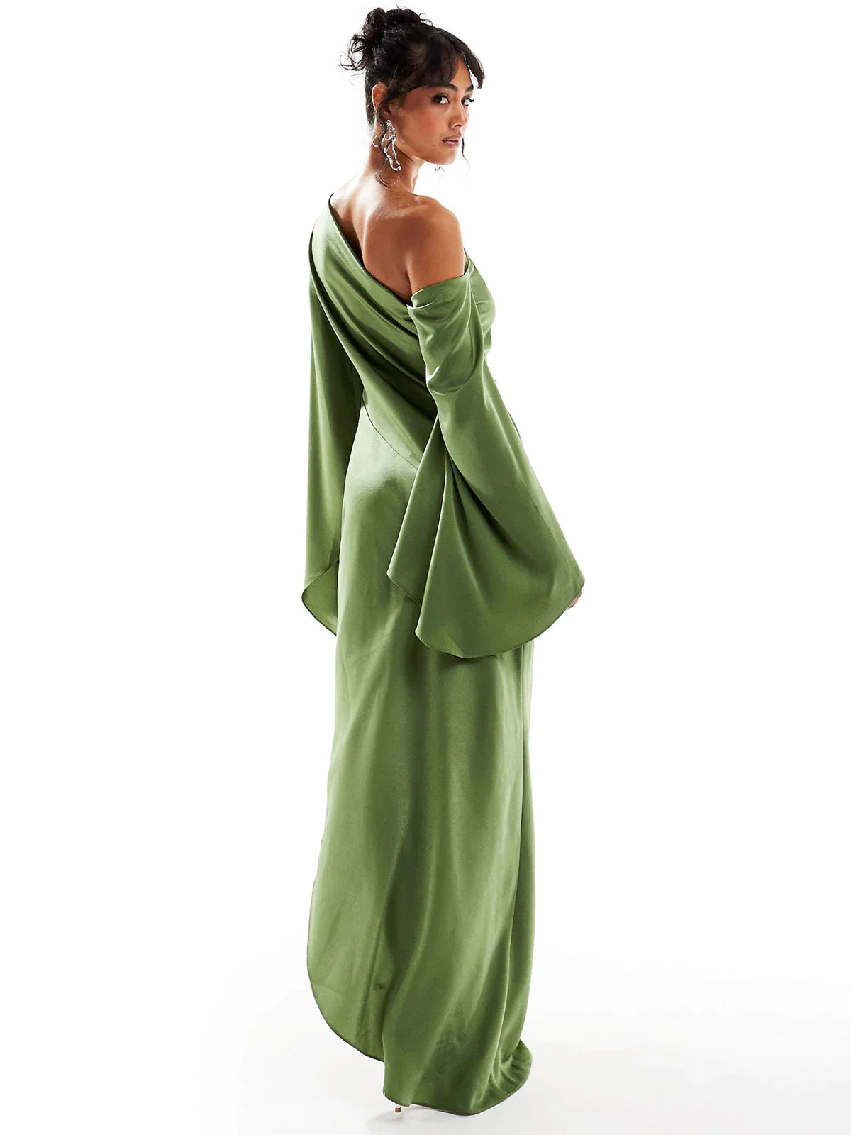 Rückansicht der Emerald Elegance Satin Maxi Dress in Smaragdgrün