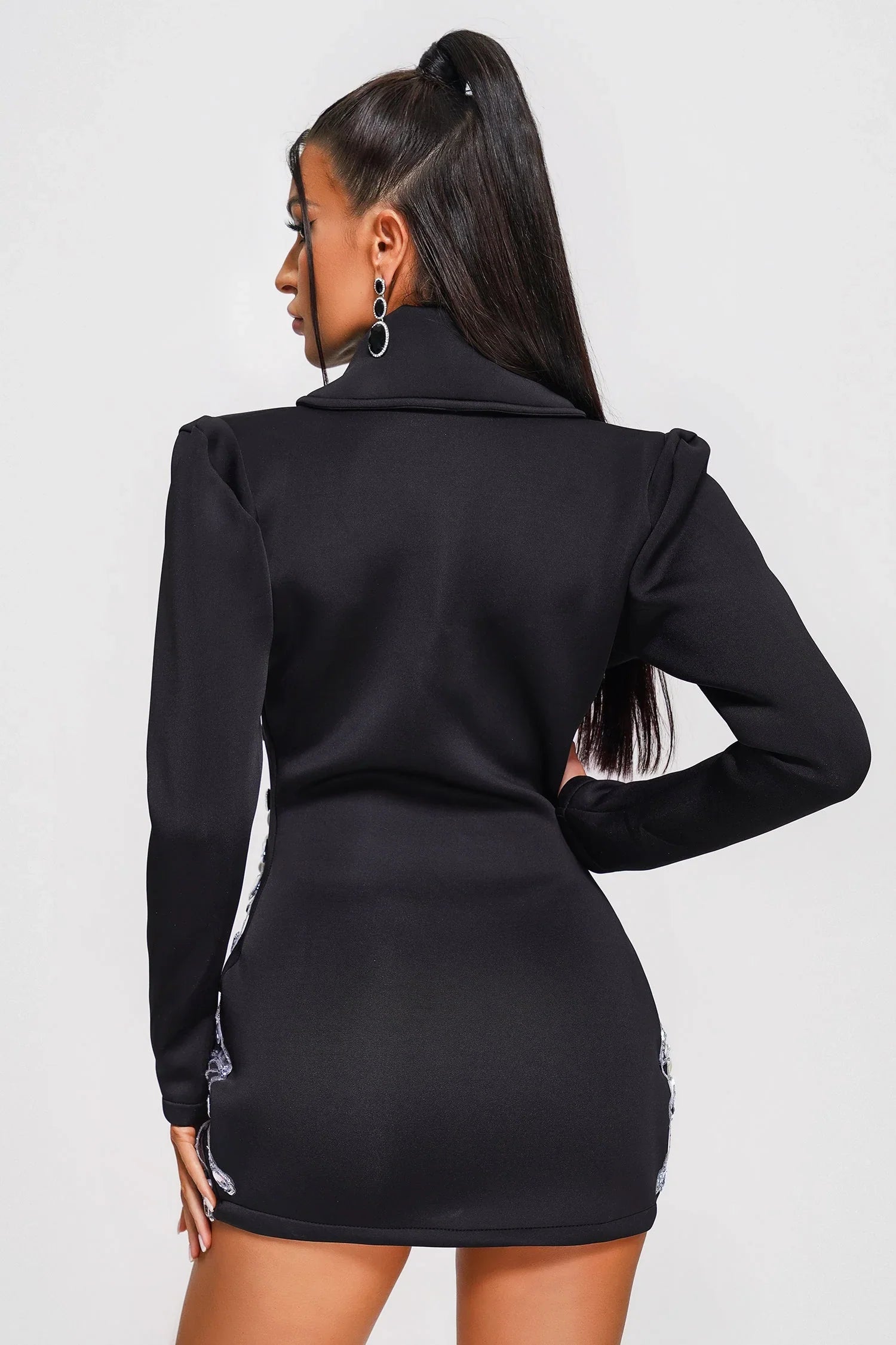 Maeve Blazerkleid – Rückansicht, taillierte Silhouette in Schwarz