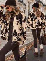 Cozy Teddy-Statementjacke mit Kuhmuster von Talaine