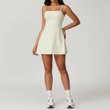 Sportkleid Damen in Creme mit integrierter Shorts, elegant & sportlich
