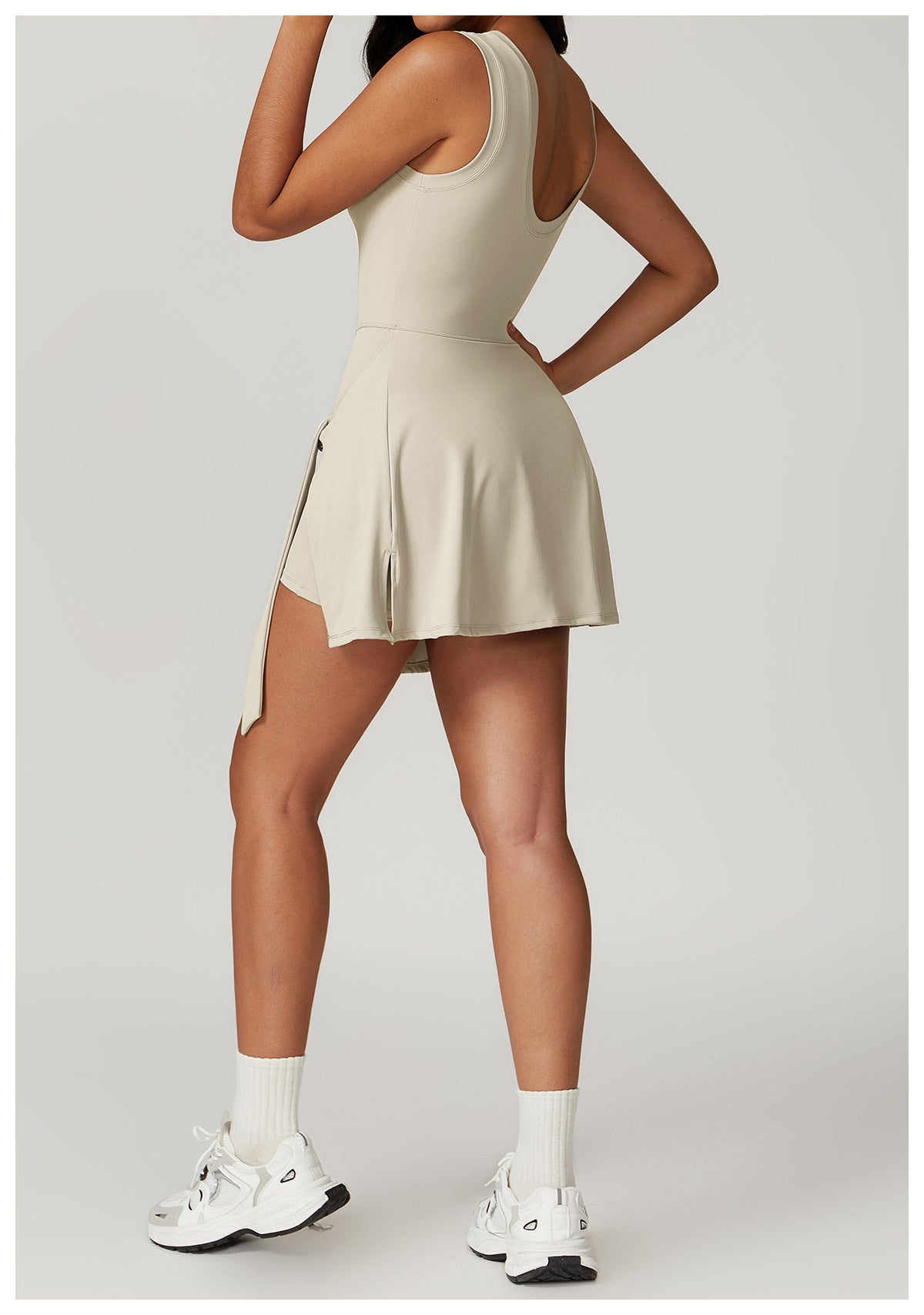 Nova Mini Kleid in Creme – Sommerkleid mit Bindeband und Rückenausschnitt