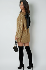 Livia Goldfarbenes Mini Kleid mit Schleife am Rücken