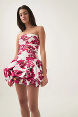 Strapless ballonjurk met rode bloemenprint – speelse en chique uitstraling