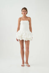 Witte zomerjurk strapless met plooien – elegante fit