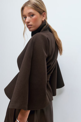 Loreza Cape Damenmantel in Braun mit femininer Silhouette
