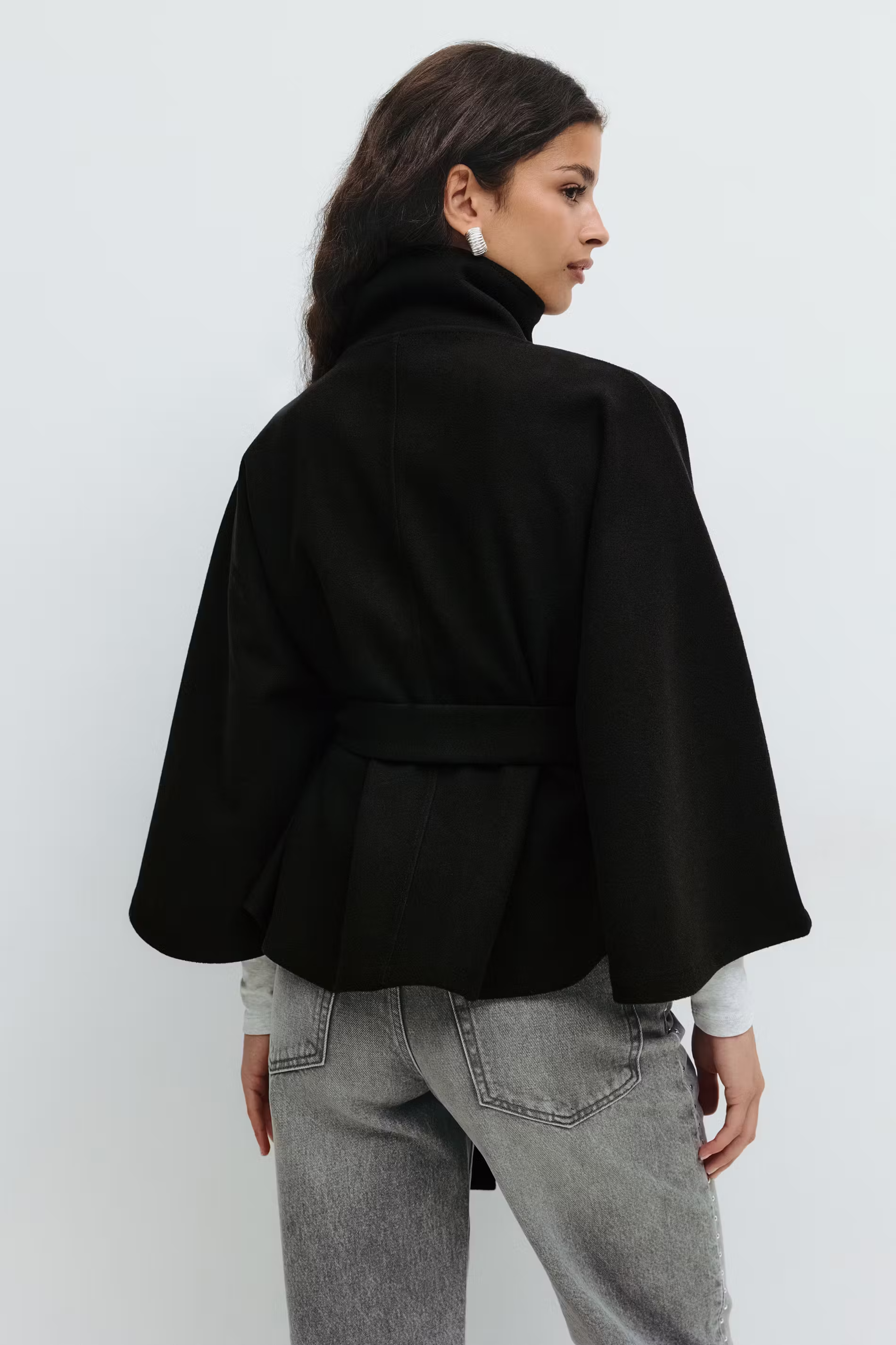 Loreza Cape Damenmantel in Schwarz mit Gürtel
