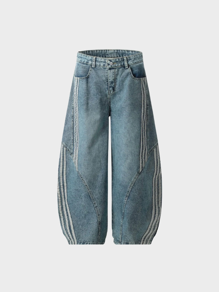 Nyvra Baggy Jeans in Blau ohne Modell – Flatlay-Ansicht mit Wide-Leg-Schnitt und Streifen-Akzent
