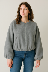 Lunvia Cropped Bomberjacke grau, Frontansicht getragen
