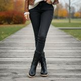 Schwarze Combat Boots mit veganem Leder und Nieten
