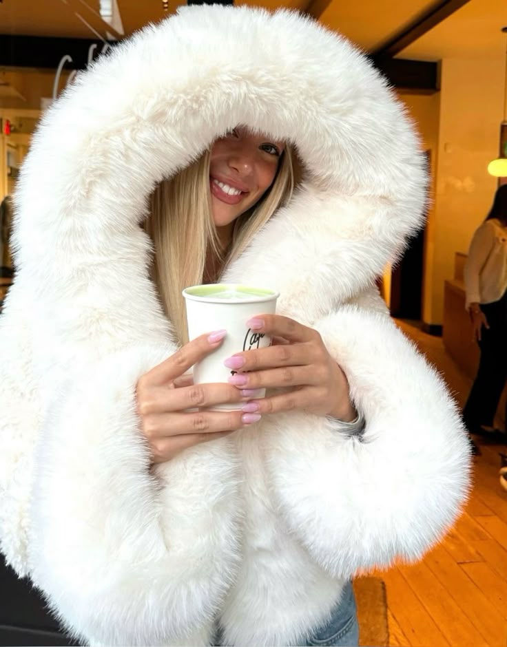 Elyra | Faux-Fur-Jacke mit luxuriöser Felloptik & Kapuze