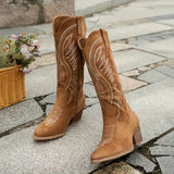 braune hohe Western Boots mit Blockabsatz und Stickerei
