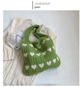 LunaWeave Shoulder Bag in donkergroen, praktische en trendy tas voor dagelijks gebruik.