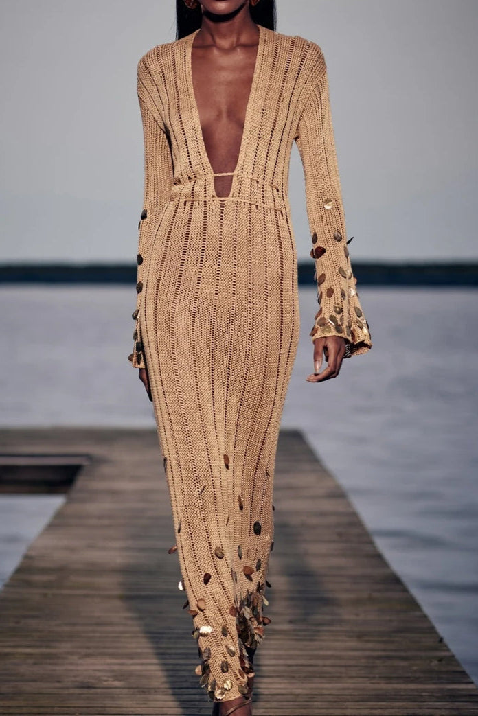 vrouw in elegante glitterjurk
