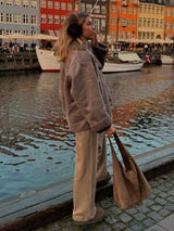 Rückansicht der Nevada Luxe Winterjacke in Dunkelbraun
