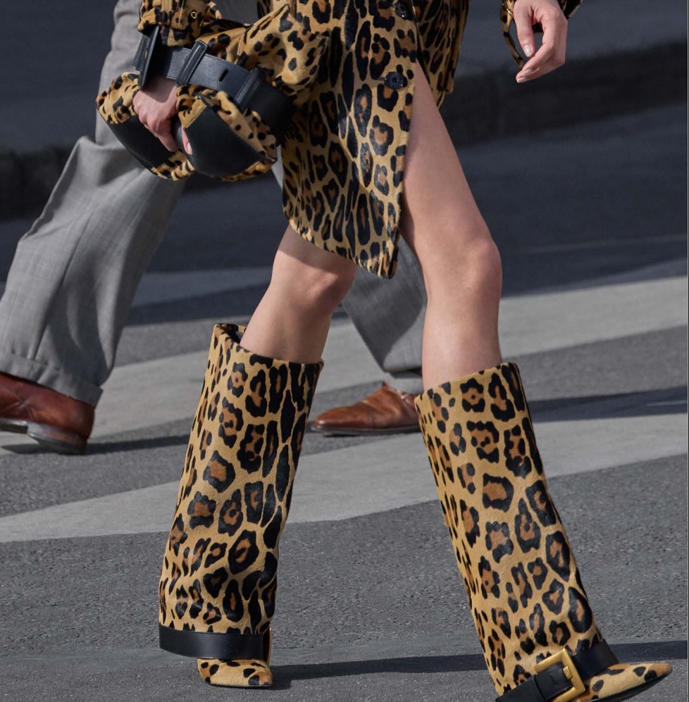 Velmira Leopard Print Stiefel mit Spitze
