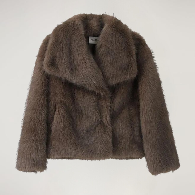 Brauner Fake Fur Mantel Damen auf Kleiderbügel
