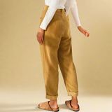 Elena Amara | Corduroy High Waist Broek met Rechte Pijp & Embleemdetail