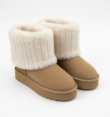 Camel Winterstiefel mit weicher cremefarbenen Fellkrempe und rutschfester Sohle – warme Damen Schneestiefel.