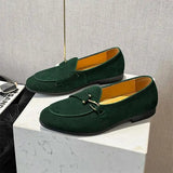 Lichte wildleder loafers met moderne en tijdloze uitstraling


