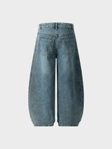 Nyvra Baggy Jeans in Blau – Rückansicht ohne Modell mit gewasctem Denim-Effekt