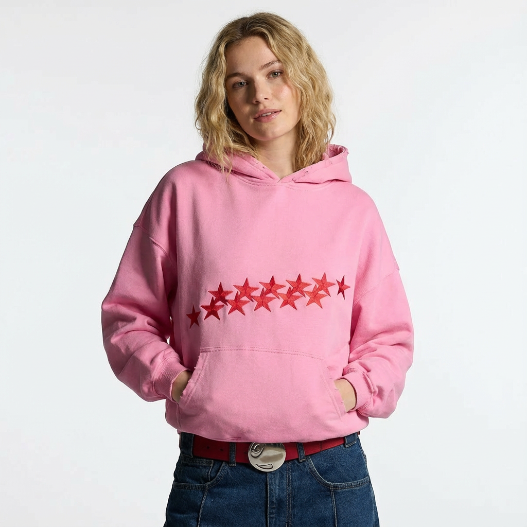 rosa hoodie mit sternenprint kombiniert mit jeans