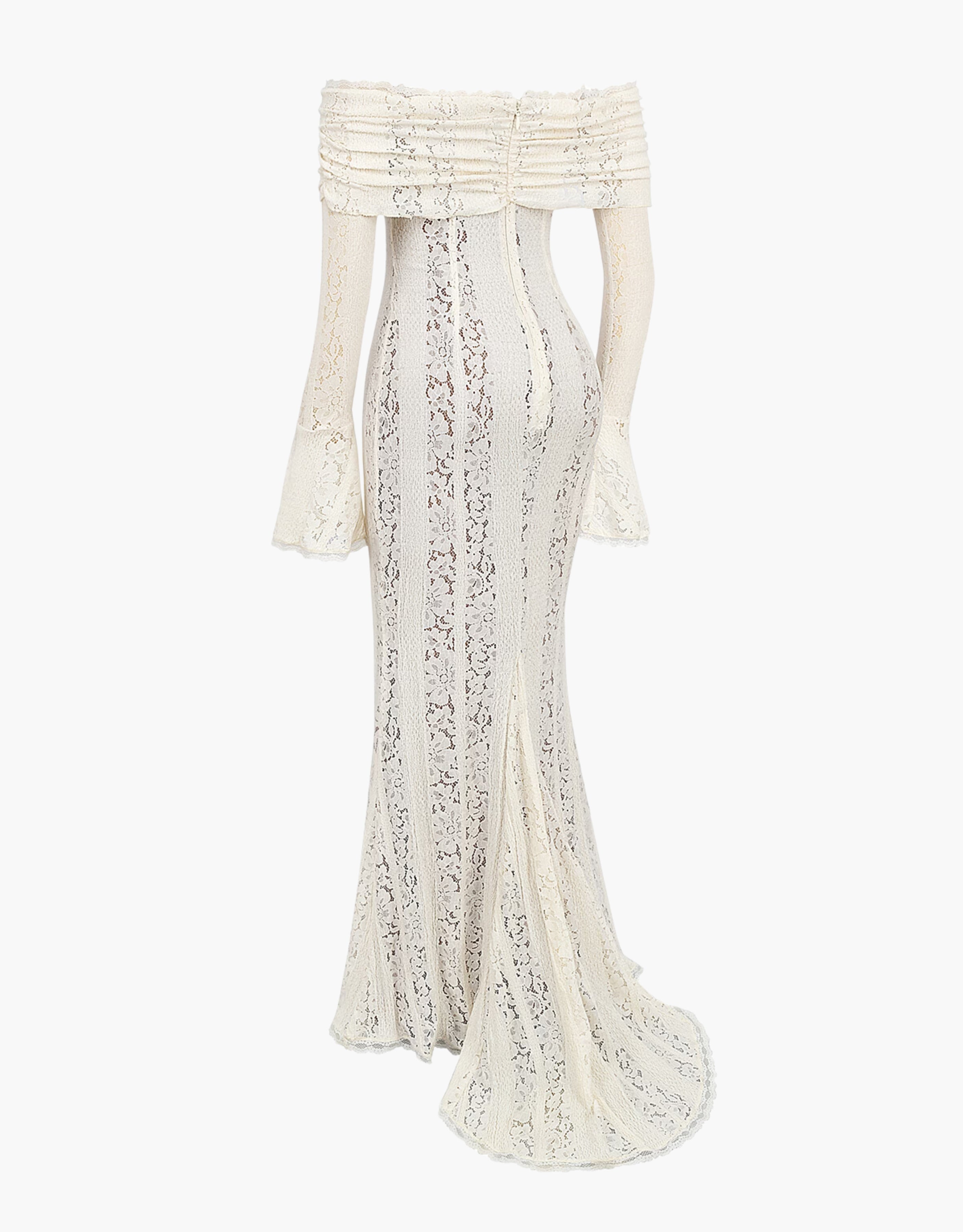off-shoulder kanten maxi jurk ivoorwit, elegante bruidsjurk met kant en ruches, romantische maxi jurk met lange mouwen, witte gala jurk kantdetails, Celestine Grace off-shoulder jurk
