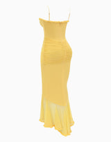 gele maxi jurk met ruffles, elegante strapless jurk geel, avondjurk zomer geel, chique gele gala jurk, maxi jurk met ruches
