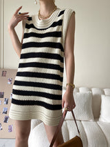 vrouw in gestreepte mini-jurk van viscose
