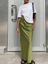 Olijfgroene Savina maxi-rok met casual top
