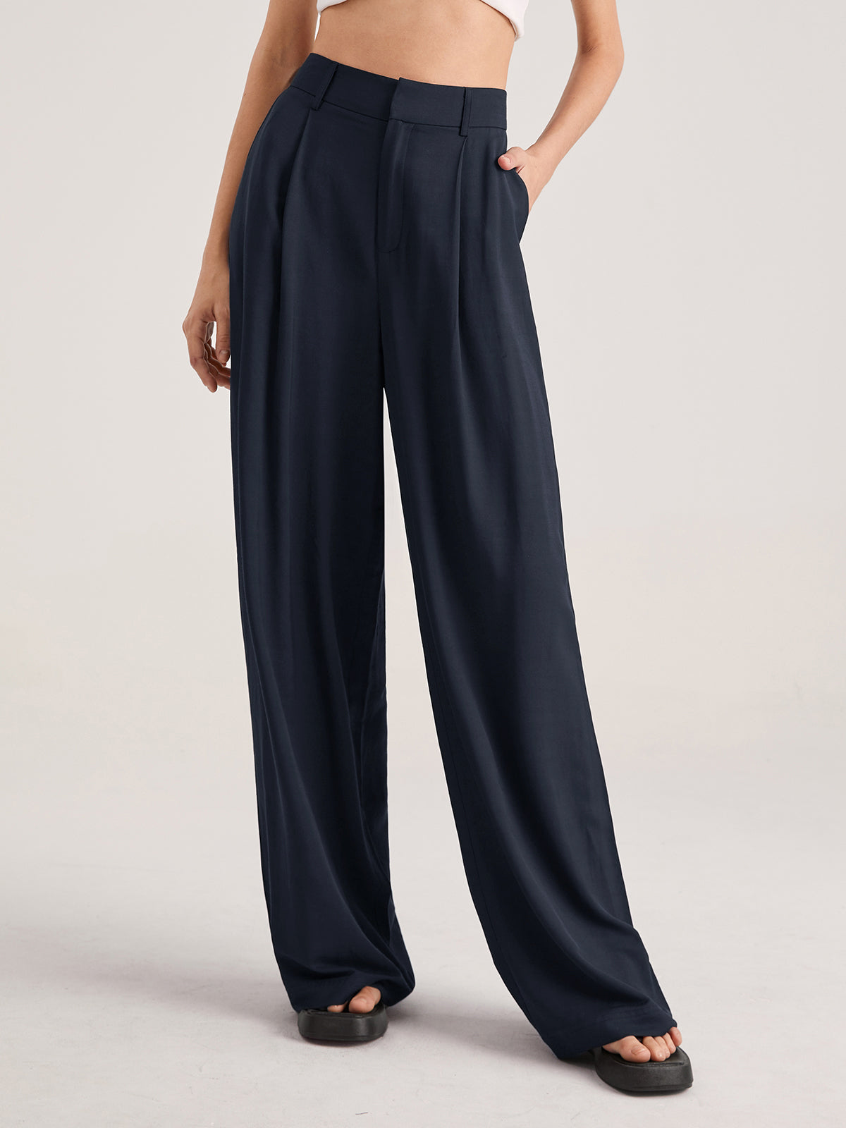 Donkerblauwe pantalon met cropped top