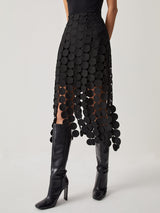 Zwarte midi cirkelrok met laser cut details
