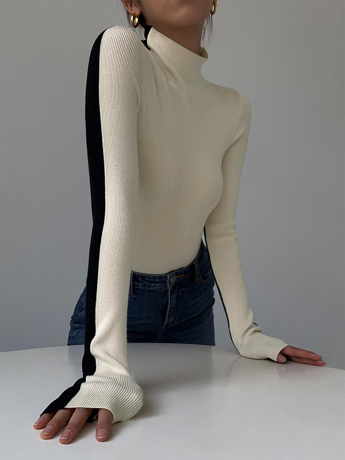 Effen gebreide top met zachte stretch

