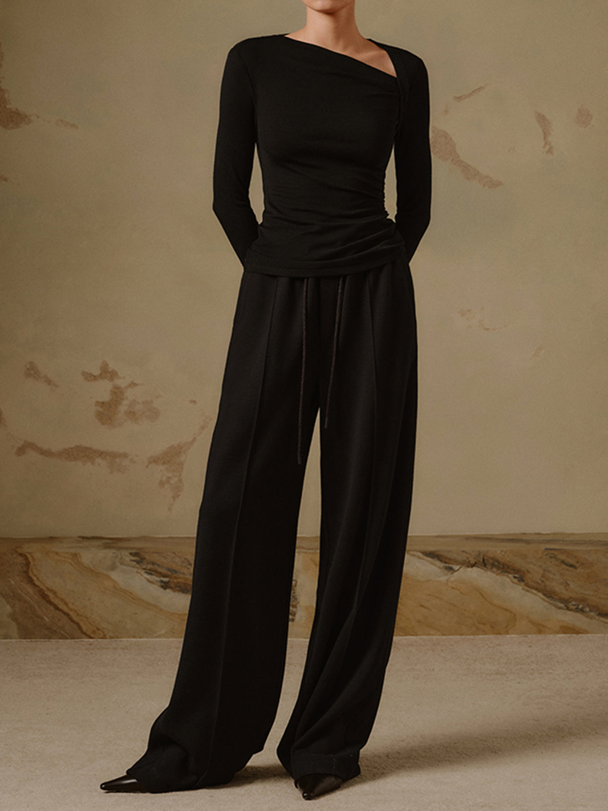 Zwarte asymmetrische knit top met lange mouwen
