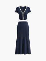 Flatlay van navy blauwe Clarisse set met contrasterende details
