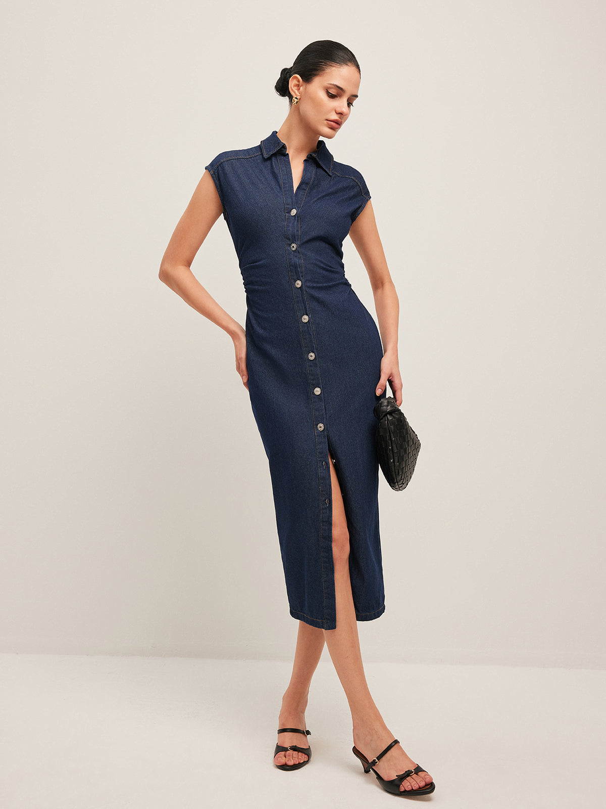 denim jurk met V-hals en knoopsluiting
