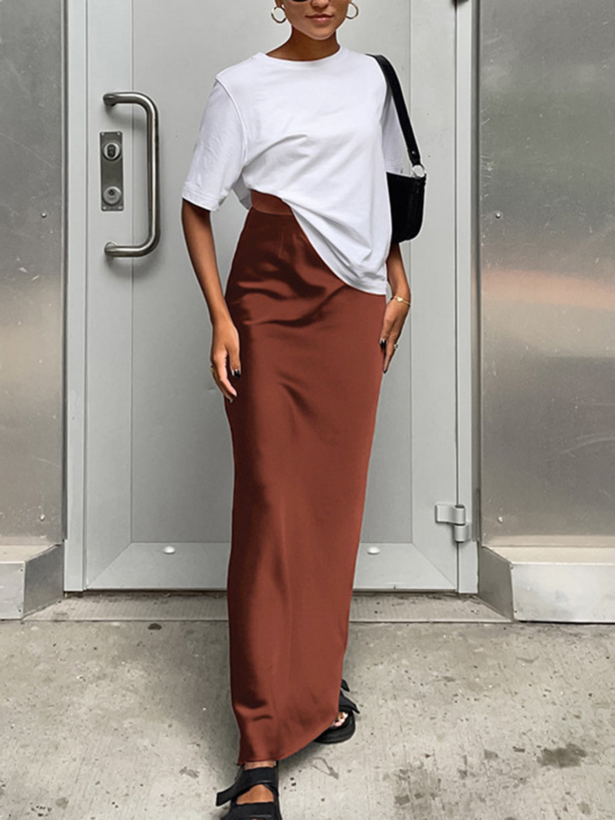 Bruine Savina skirt met subtiele glans
