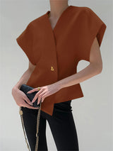 Roodbruine Velina blouse met diepe V-hals en stevige vorm
