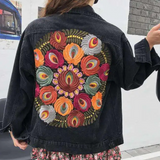 Beatrice Denim Jacket in zwart met kleurrijk geborduurd patroon op de rug.