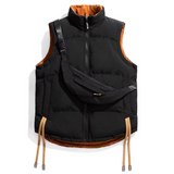 Bodywarmer in zwart met afneembaar tasje, verstelbare trekkoorden en ademend materiaal. Warm, stijlvol en functioneel.