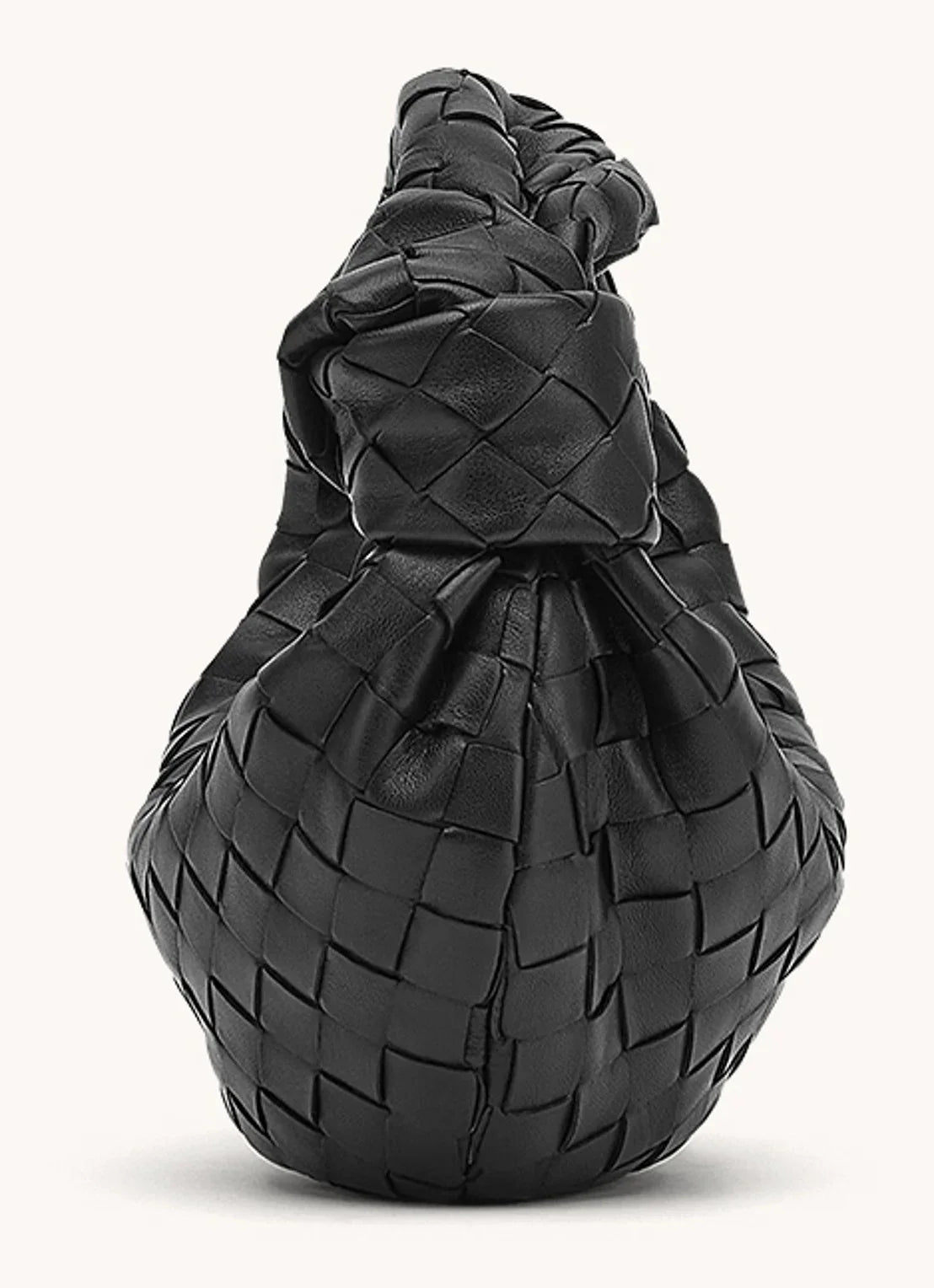 zwarte luxe handtas met ronde vorm
