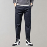 donkerblauwe chino broek voor heren met slim fit pasvorm,
