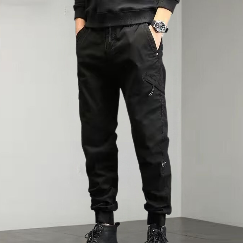 Zwart heren broek met cargozakken
